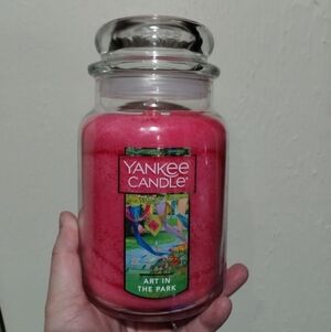 22 oz Yankee Candle - Art In The Park